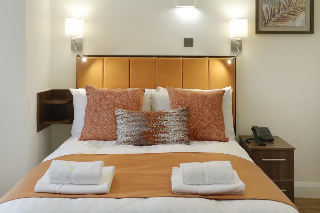 อิมพีเรียลเกสท์เฮ้าส์ แอลทีดี Hotel เฮาน์สโลว์ ห้อง รูปภาพ