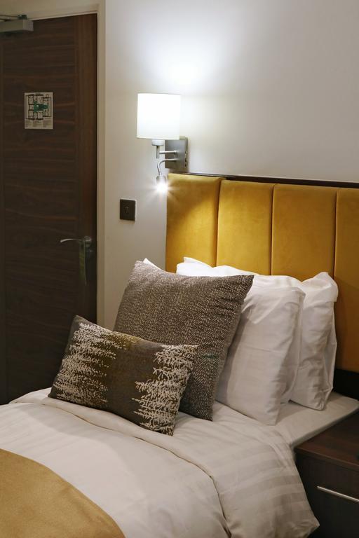 อิมพีเรียลเกสท์เฮ้าส์ แอลทีดี Hotel เฮาน์สโลว์ ห้อง รูปภาพ